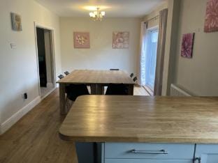 Large 4 bed detached house with parking Vacation rental in Newark-on-Trent