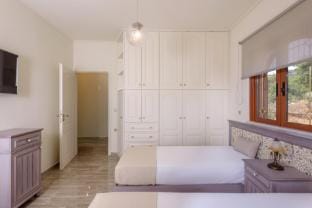 Villa Araucaria private pool, Jacuzzi, Seaview Villa in Crete