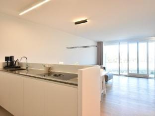 Bright Coastal Family Escape Apartment in De Panne