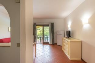 Charming Small Villa 4VIN Bella villetta Sleeps 4 with pool Apartment in Sardinia