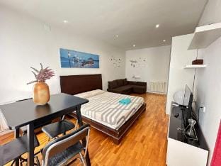 Rooms Aragon Apartment in Barcelona