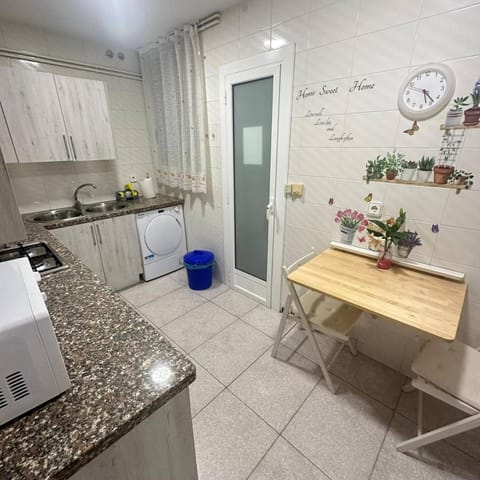 Rooms Aragon Apartment in Barcelona