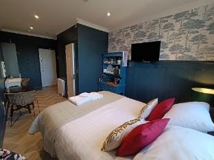 Rooms On The Prom Ltd Apartment in Cheltenham