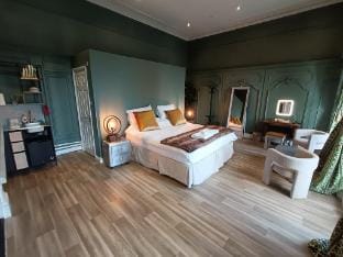 Rooms On The Prom Ltd Apartment in Cheltenham