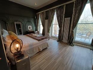 Rooms On The Prom Ltd Apartment in Cheltenham