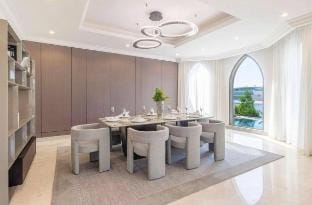 Exciting Villa on the Palm | 5br Villa in Dubai