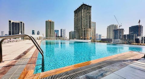 OYO HOME 1364 Fully Furnished Studio Apartments Jvc Bed and Breakfast in Al Sharjah