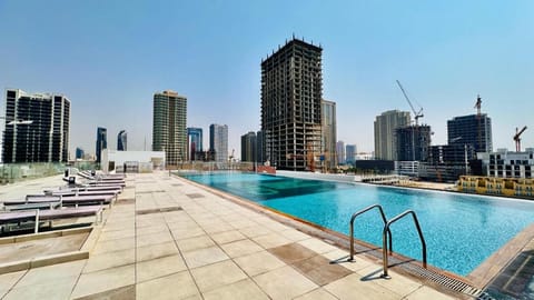 OYO HOME 1364 Fully Furnished Studio Apartments Jvc Bed and Breakfast in Al Sharjah