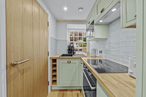 Tilly's Cosy Cottage Retreats - Castle Cottage Vacation rental in Borough of Harrogate