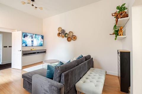 Stylish flat in central location with free parking Apartment in Swindon