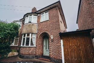 Groups | Self Check In | Parking | Smart TV | W/D Vacation rental in Derby