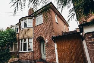 Groups | Self Check In | Parking | Smart TV | W/D Vacation rental in Derby