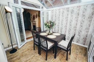 Groups | Self Check In | Parking | Smart TV | W/D Vacation rental in Derby