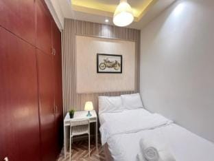 Network Partition Room Near Internet City Metro Apartment in Dubai