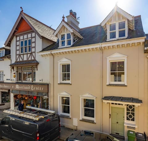 Garden View Apartment in Teignbridge