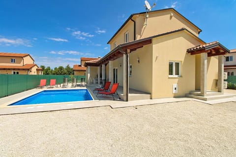 House 2351 Hotel in Fažana