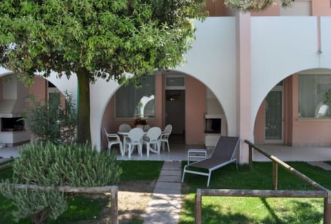 Stunning villa with swimming pool by Beahost Rentals Hotel in Bibione