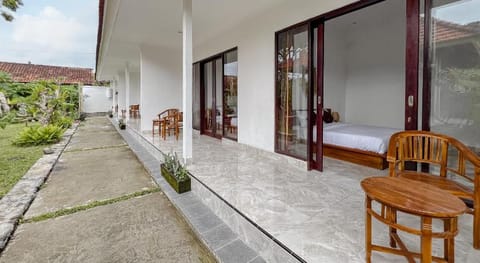 Donut Guest House Hotel in Sukawati