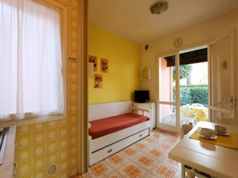 Cozy villa with private garden in a quiet area by Beahost Rentals Hotel in Bibione