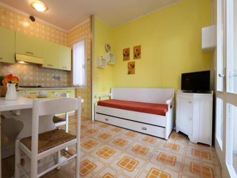 Cozy villa with private garden in a quiet area by Beahost Rentals Hotel in Bibione