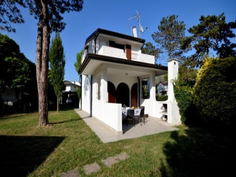 Wonderful villa with terrace and private garden by Beahost Rentals Hotel in Bibione