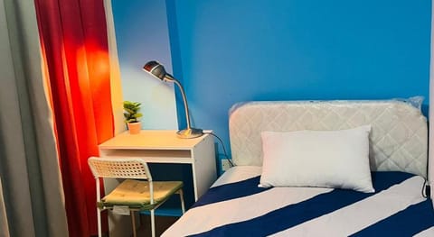 Calm Partition Room Near Internet City Metro Hotel in Dubai