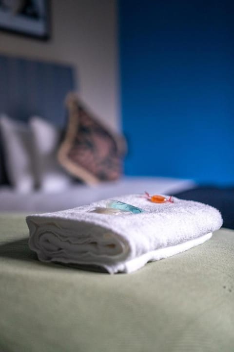 2 BDR Apt At Caledonia Luxe Stays Short Lets & Serviced Accommodation Glasgow Apartment in Glasgow