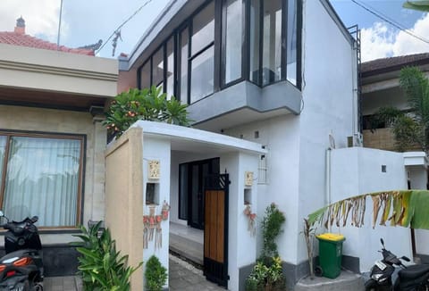 Room with kitchen Parafrutts Ubud Apartment in Abiansemal