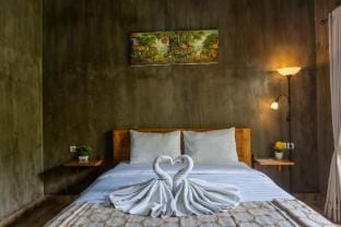 Elegant Double Room with Pool View Villa in Abiansemal