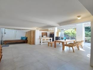 Cheerful Mezzanine 1 in Pererenan Canggu bali Villa in North Kuta