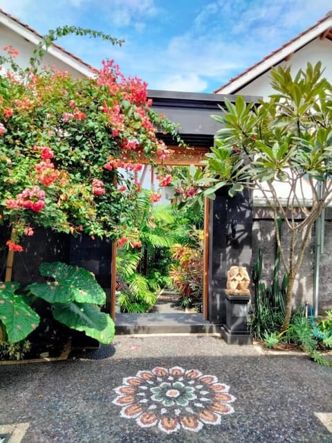 Relaxing Mezzanine 4 in Pererenan Canggu Bali Villa in North Kuta