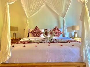 One Bedroom Villa with Bathtub & Private Pool Vacation rental in Tampaksiring