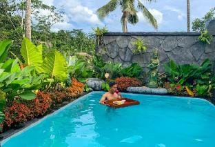 Jungle View Villa w Pool Free Floating Breakfast Vacation rental in Tampaksiring
