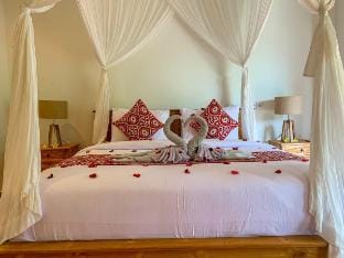 Jungle View Villa w Pool Free Floating Breakfast Vacation rental in Tampaksiring