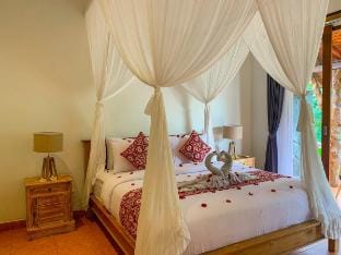 Jungle View Villa w Pool Free Floating Breakfast Vacation rental in Tampaksiring