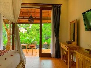 Jungle View Villa w Pool Free Floating Breakfast Vacation rental in Tampaksiring