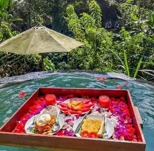 1 BR Villa with Private Pool & Jungle View Villa in Tampaksiring