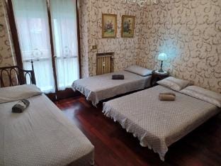 Stanza Fiorita with a Private Bathroom Villa in Venice