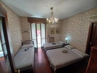 Stanza Fiorita with a Private Bathroom Villa in Venice