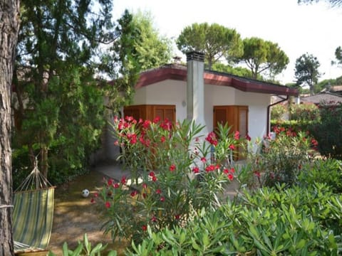 Beautiful renewed villa with fenced garden and fireplace by Beahost Rentals Hotel in Bibione