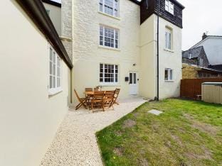 Beautiful Village, dog friendly & private garden Apartment in Forest of Dean