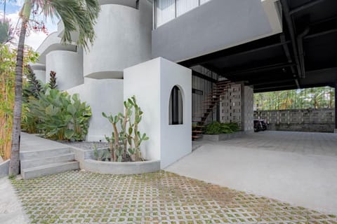 The Drupadi Apartments Studio Gordy Apartment in Kuta