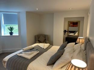 Beach House Courtyard 1 bed Apartment in Southport