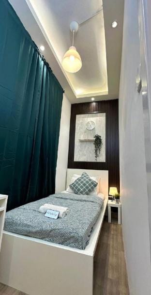 Comforable Compact Room in Tecom Near Metro Vacation rental in Dubai