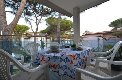 Fully equipped flat in a pinewood area with swimming pool Apartment in Lignano Sabbiadoro