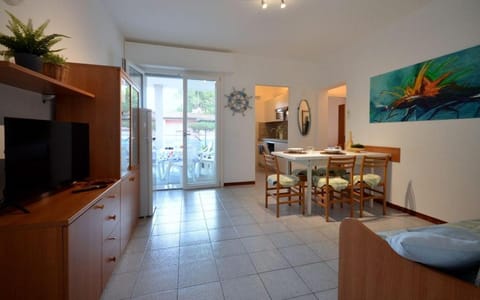 Fully equipped flat in a pinewood area with swimming pool Apartment in Lignano Sabbiadoro