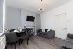 Fully Furnished, 64+ Amenities, Free Parking Vacation rental in Nottingham