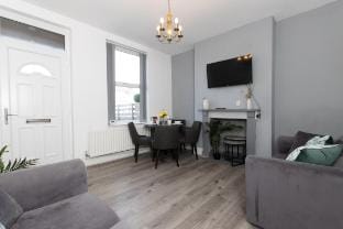 Fully Furnished, 64+ Amenities, Free Parking Vacation rental in Nottingham