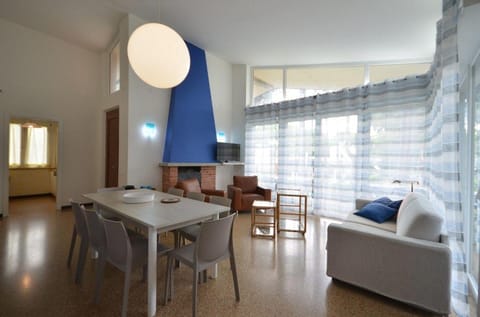 A peaceful villa hideaway with a beautiful green garden and jacuzzi Hotel in Lignano Sabbiadoro