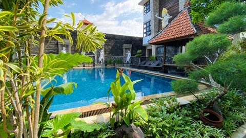 Pepitu Dormitory By Sandat Hostel in Kuta